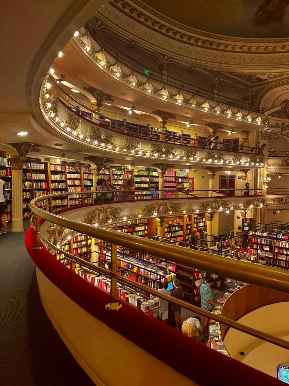 Interior view of El Ateneo Grand Splendid bookstore